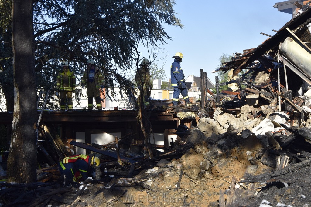 Grossfeuer Einfamilienhaus Siegburg Muehlengrabenstr P1292.JPG - Miklos Laubert